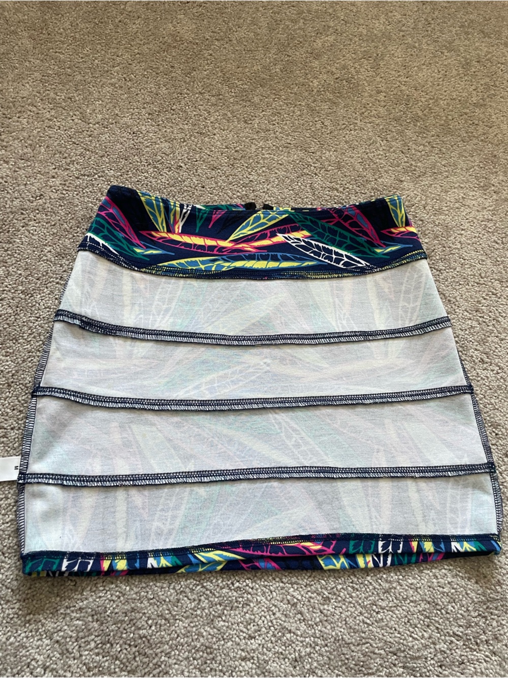 Bodycon Mult Colored Leaves Mini - Picture 6 of 16